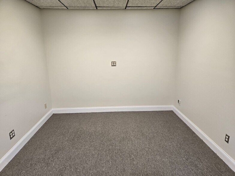 More Photos Of 1207 N Himes Ave, Tampa Office For Lease