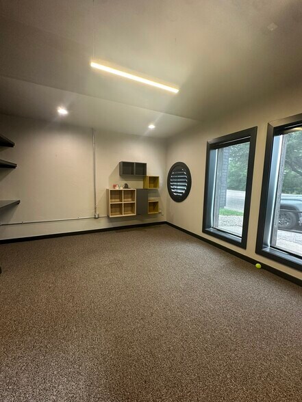 More Photos Of 4400 W Vickery Blvd, Fort Worth Research And Development For Lease