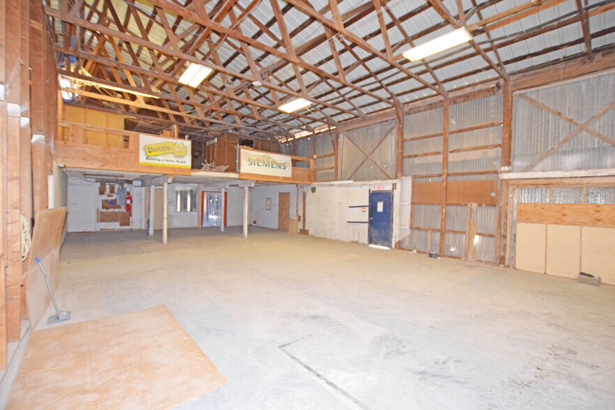 More Photos Of 302 Industrial Ave, Odessa Warehouse For Sale