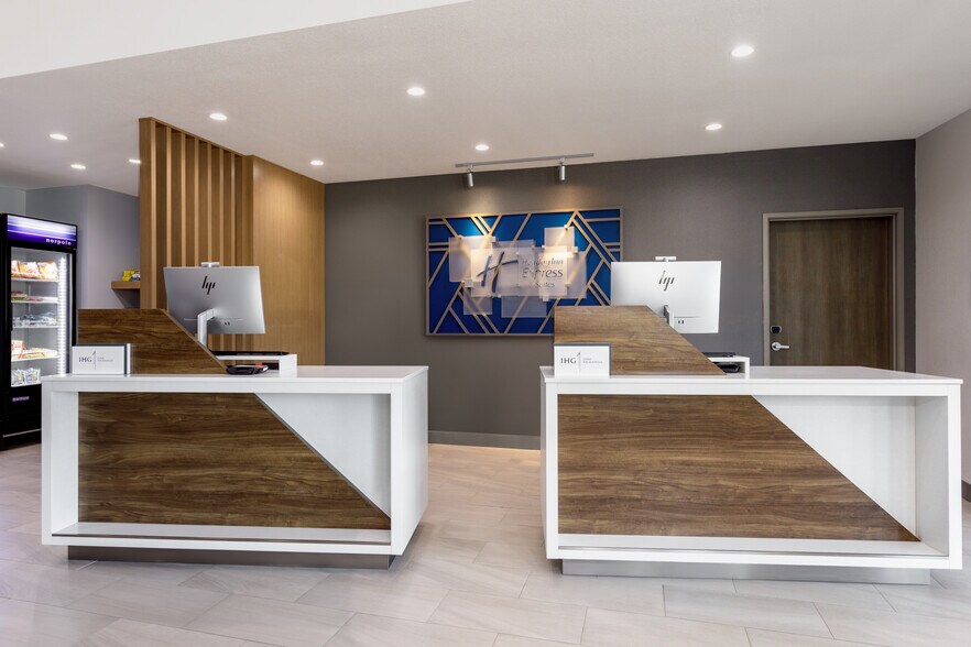 More Photos Of 220 Woodlawn Rd, Macclenny Hotel For Sale