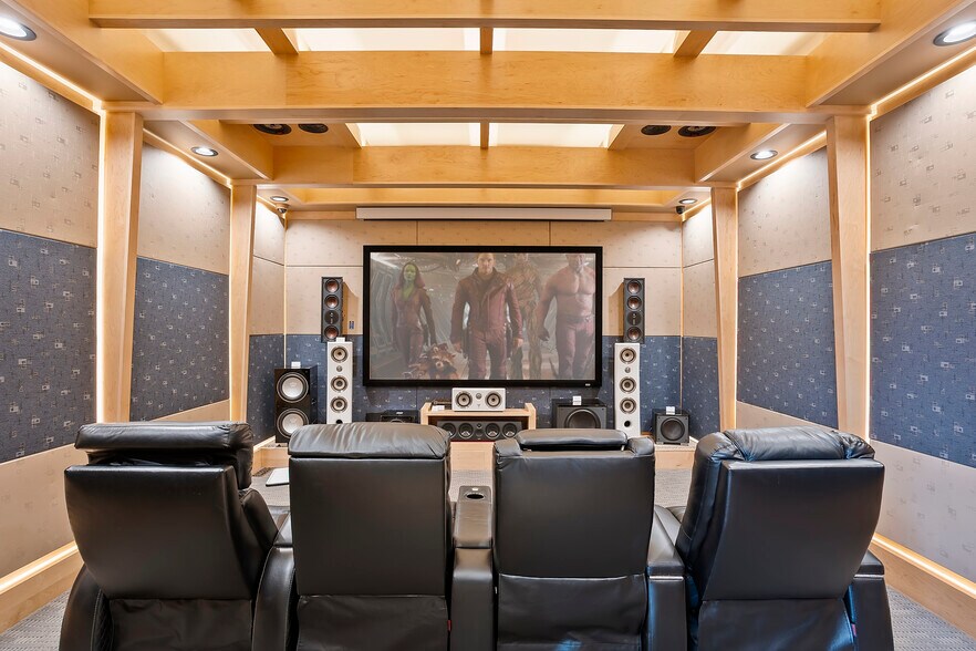 More Photos Of 1090 Cambridge Cir, Layton Flex For Sale