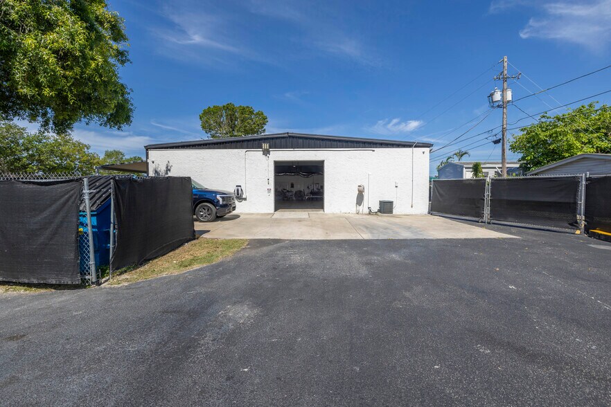 More Photos Of 4703 Park St N, Saint Petersburg Manufacturing For Sale