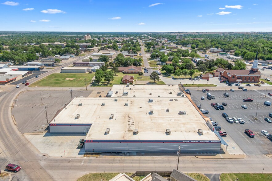 More Photos Of 2110 Oklahoma Ave, Woodward Freestanding For Sale