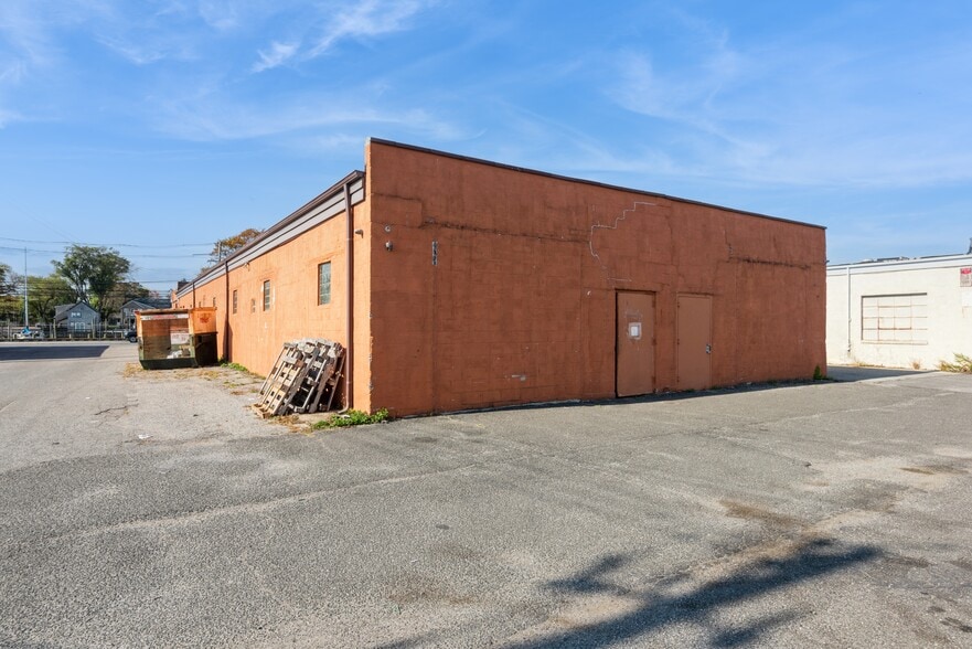 More Photos Of 27 Hanse Ave, Freeport Manufacturing For Sale