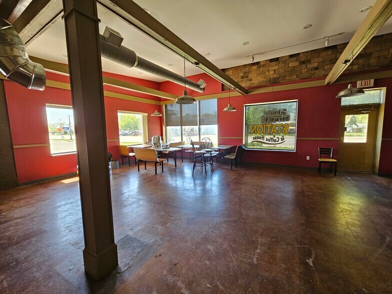 More Photos Of 305 S Mable St, Pinconning Restaurant For Sale