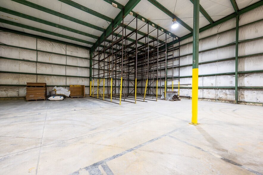 More Photos Of 701 N K Ave, Vinton Industrial For Lease