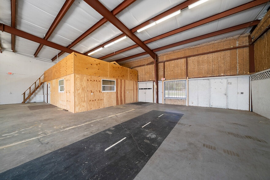 More Photos Of 9732 SE US Highway 441, Belleview Warehouse For Lease