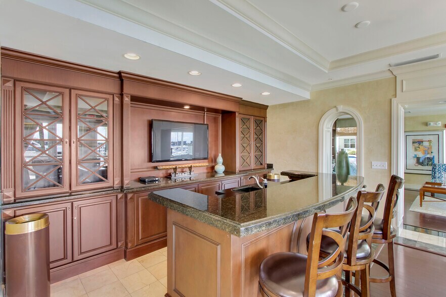 More Photos Of 826 N Dixie Hwy, Lantana Apartments For Sale