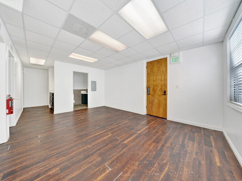 More Photos Of 2900 Bristol St, Costa Mesa Office For Sale