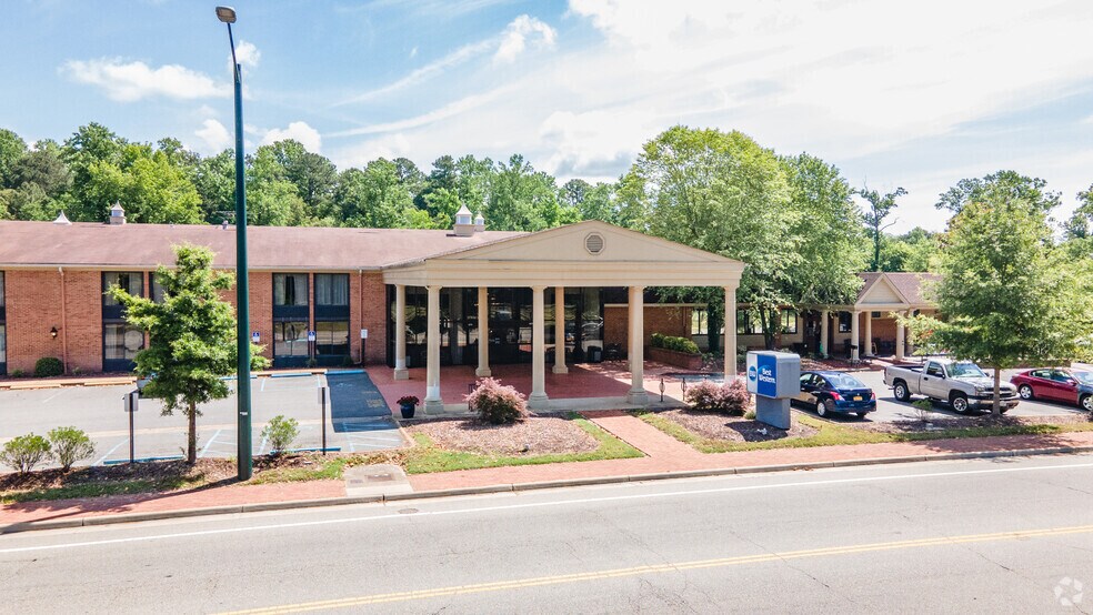 Primary Photo Of 351 York St, Williamsburg Hotel For Lease