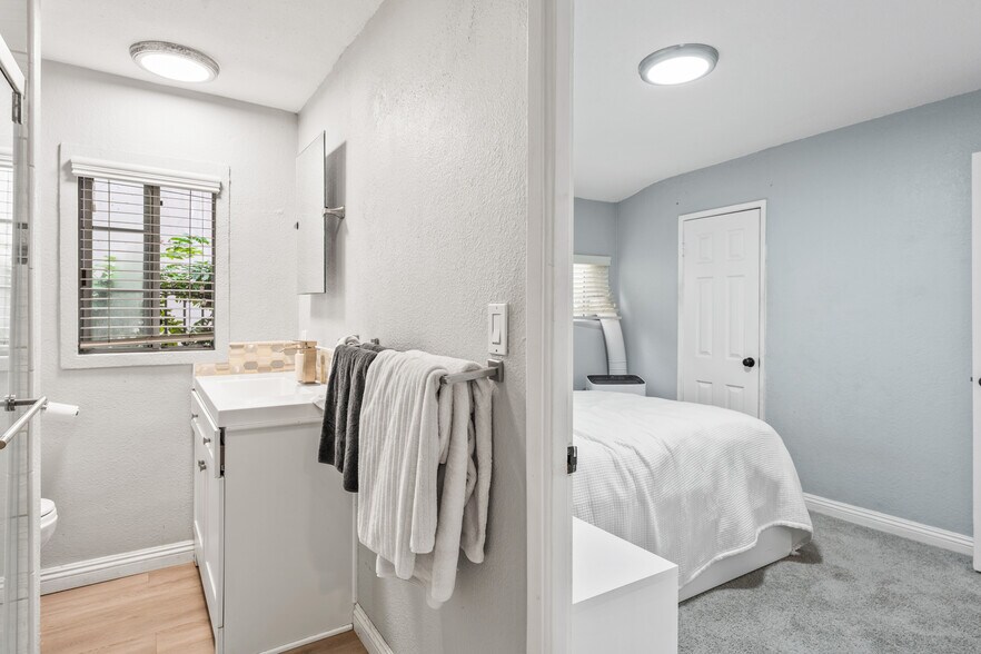 More Photos Of 126 E Balboa Blvd, Newport Beach Multifamily For Sale