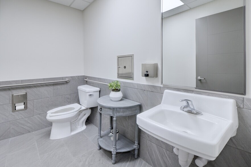 More Photos Of 1050 NW 8th Ave, Gainesville Unknown For Lease