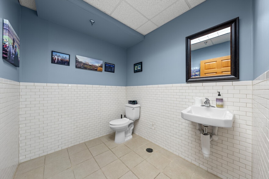 More Photos Of 11979 Cr-11, Burnsville Office For Sale