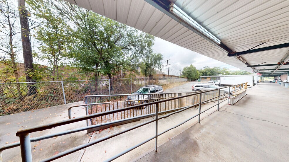 More Photos Of 2240 Shenandoah Ave, Roanoke Warehouse For Lease