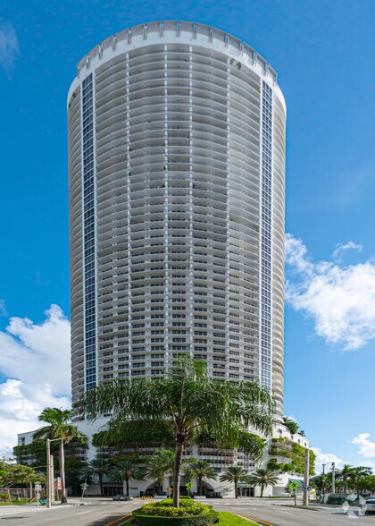 More Photos Of 1750 N Bayshore Dr, Miami Apartments For Lease