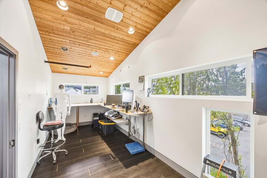 More Photos Of 1600 Carolina St, Bellingham Industrial For Sale