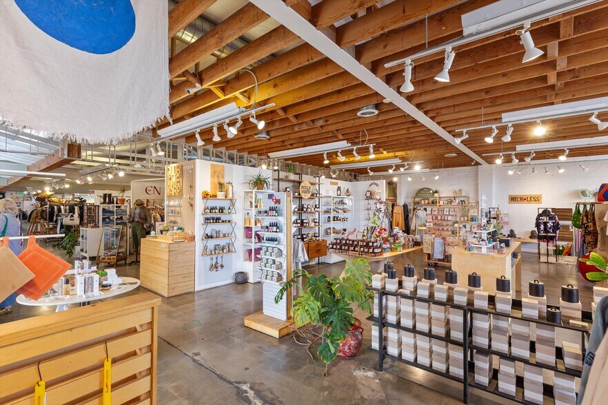 More Photos Of 383 N Indian Canyon Dr, Palm Springs Freestanding For Sale