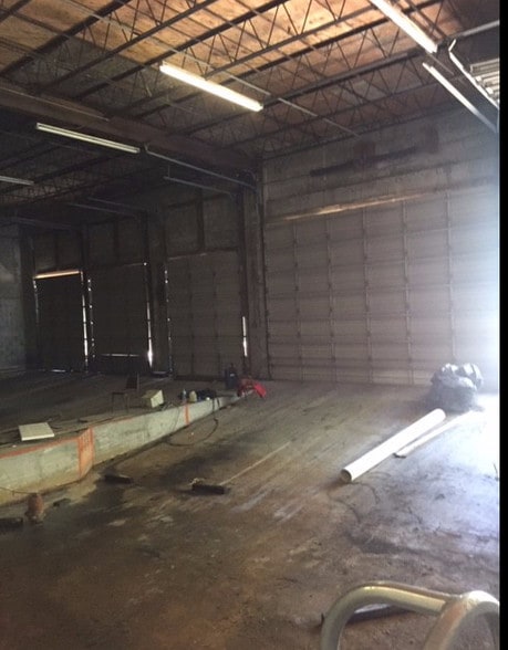 More Photos Of 1011 N Lime Ave, Sarasota Distribution For Sale