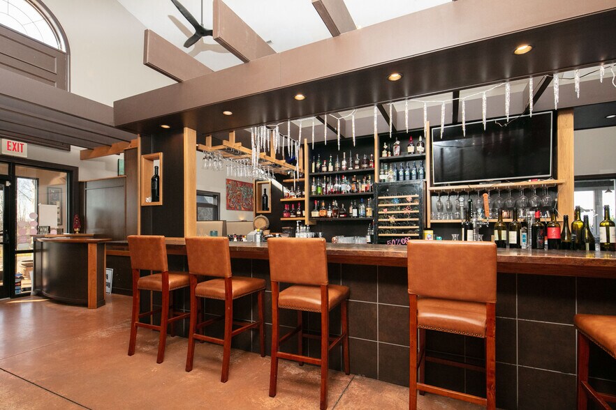 More Photos Of 6825 Old Richmond Rd, Lexington Winery Vineyard For Sale