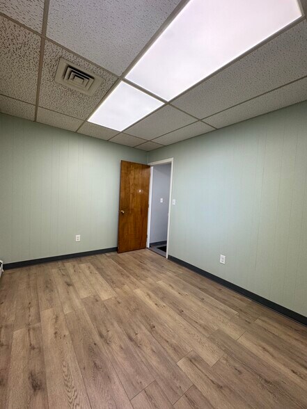 More Photos Of 77 Meadow St, Holyoke Coworking Space