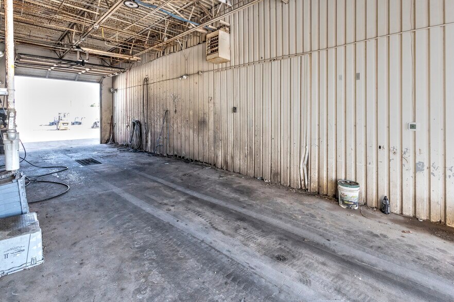 More Photos Of 1909 N Highway 81, Duncan Auto Dealership For Sale