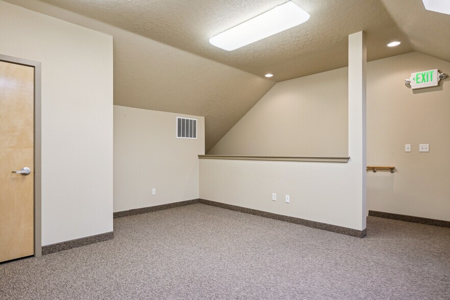 More Photos Of 1093 E Iron Eagle Dr, Eagle Medical For Lease