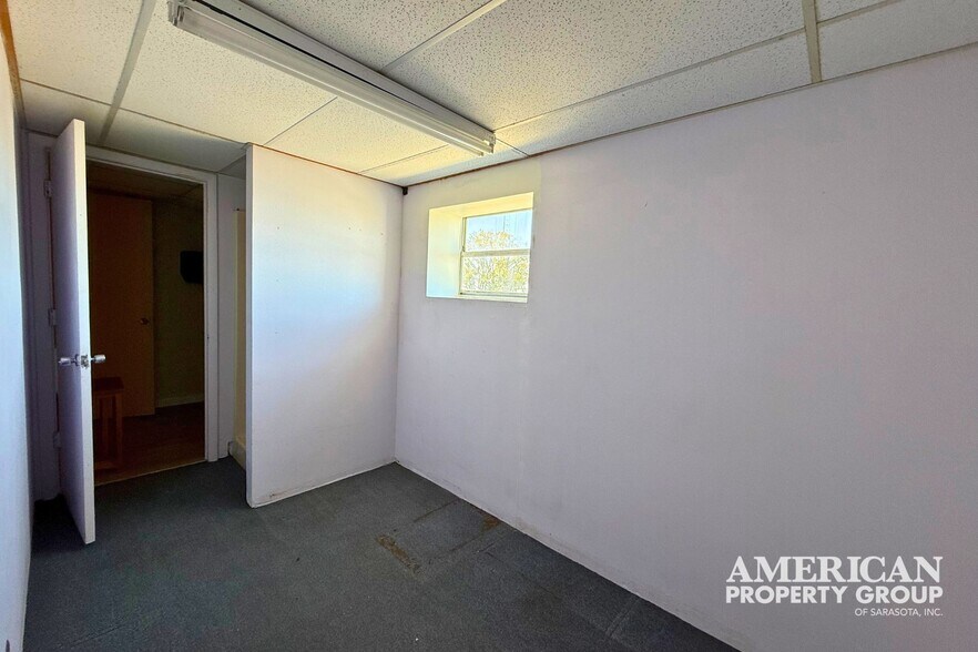 More Photos Of 6099 Deacon Rd, Sarasota Warehouse For Sale