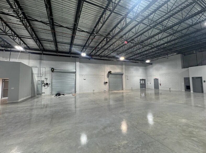 More Photos Of 4500-4600 NW 135th St, Miami Warehouse For Lease