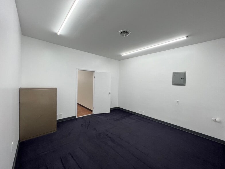 More Photos Of 5252 Ridge Rd, Parma Loft Creative Space For Lease