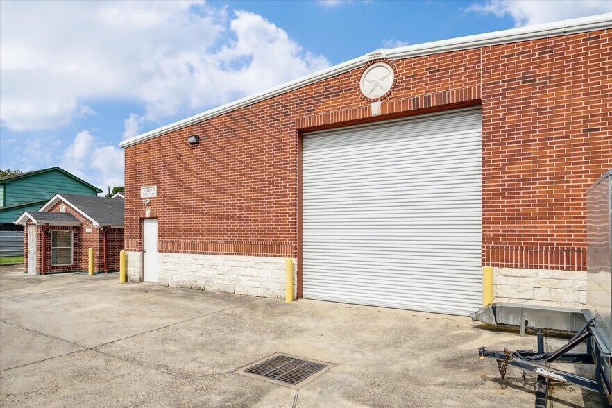 More Photos Of 11126 Timber Crest Dr, Houston Warehouse For Sale