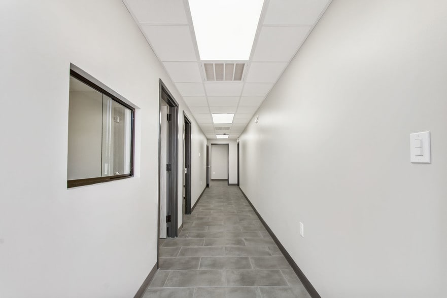 More Photos Of 4018 Ocee St, Houston Manufacturing For Lease