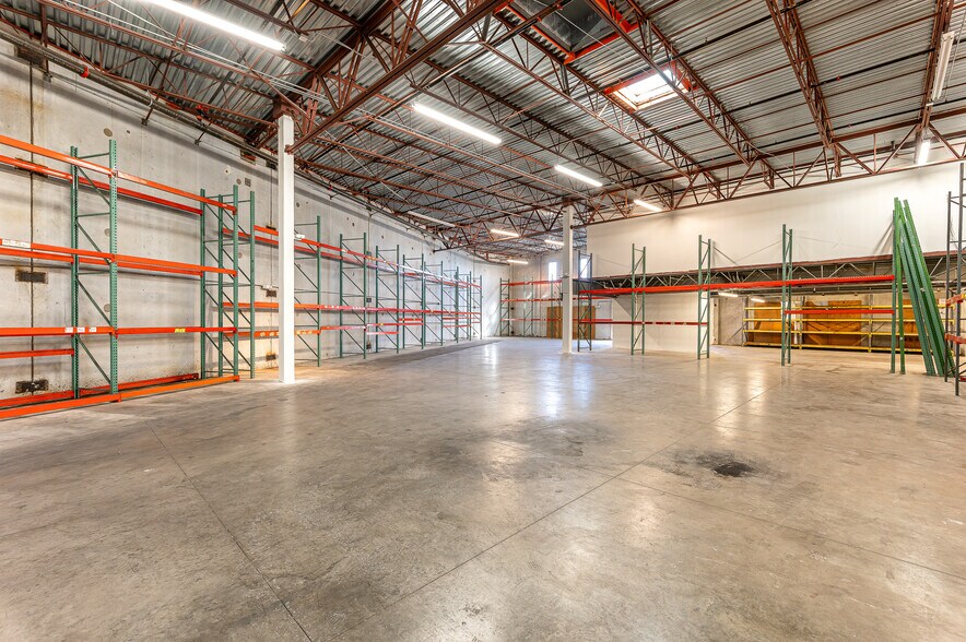 More Photos Of 1200 S Rogers Cir, Boca Raton Warehouse For Lease
