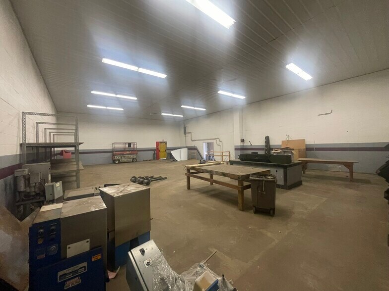 More Photos Of 5559 William Penn Hwy, Alexandria Warehouse For Sale