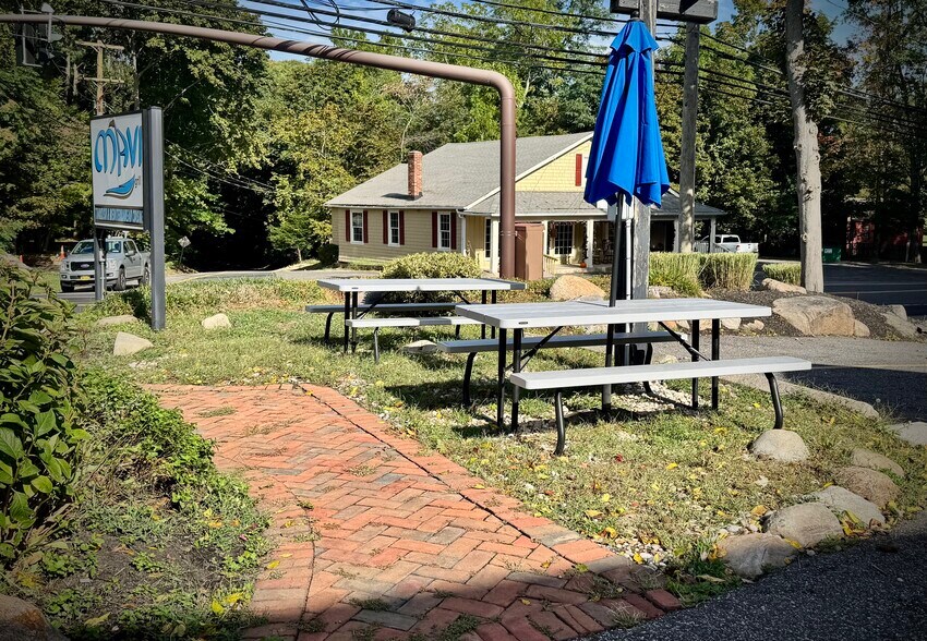 More Photos Of 749 Mount Sinai Coram Rd, Mount Sinai General Retail For Sale