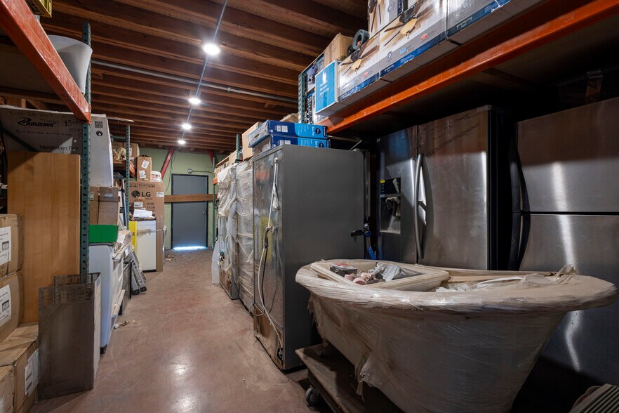 More Photos Of 4621 W Washington Blvd, Los Angeles Warehouse For Lease