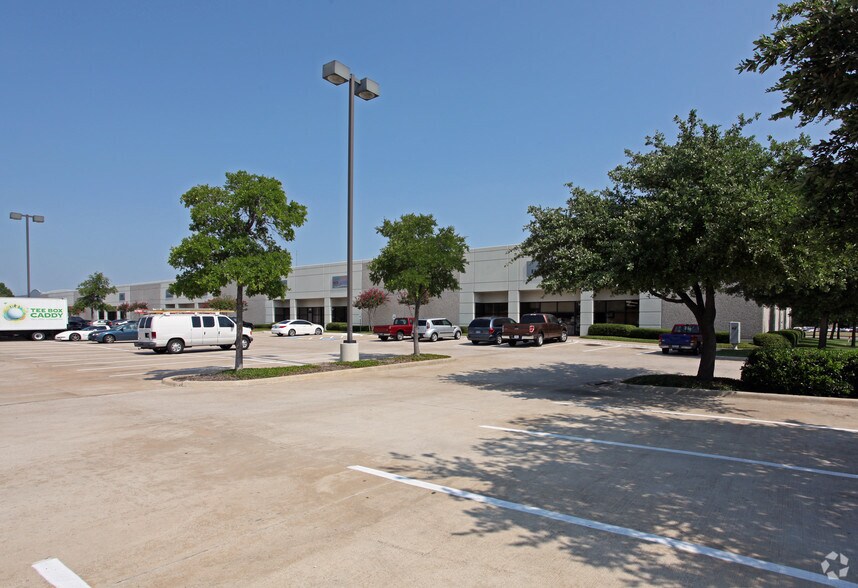 Primary Photo Of 1100 Valwood Pky, Carrollton Distribution For Lease