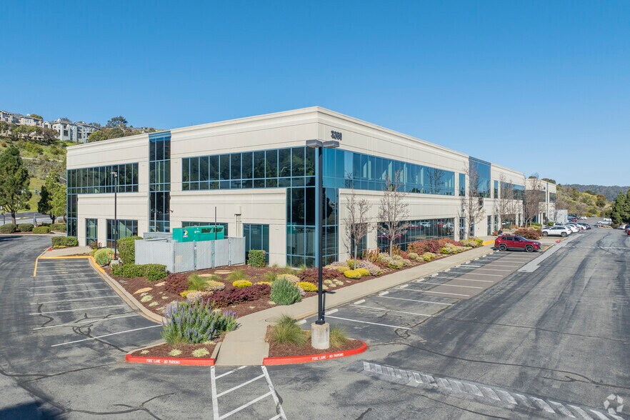 More Photos Of 3280 Bayshore Blvd, Brisbane Research And Development For Lease