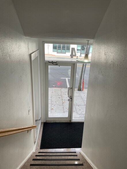 More Photos Of 4 Franklin Ave, Ridgewood Storefront Retail Office For Lease