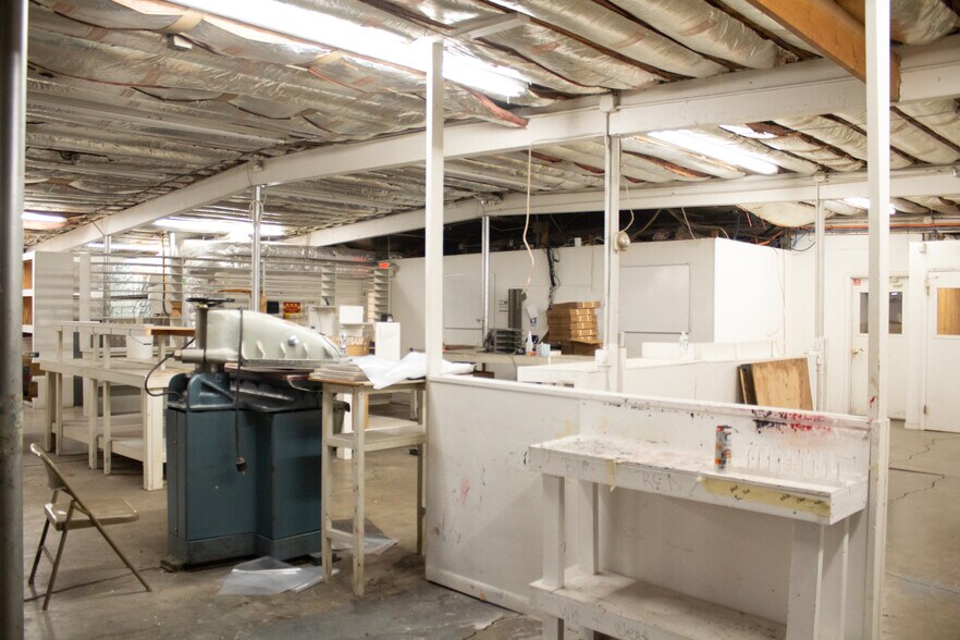 More Photos Of 645 Bellefontaine Ave, Marion Light Distribution For Sale