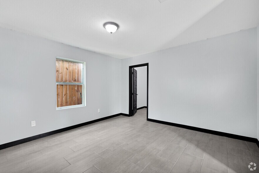 More Photos Of 1923 Kolfahl St, Houston Warehouse For Sale