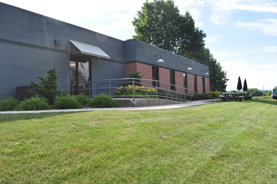 More Photos Of 475 N Weaber St, Annville Office For Lease