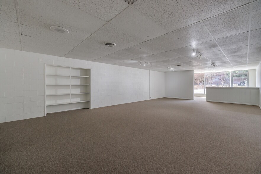 More Photos Of 623-627 Pine St, Abilene Storefront For Sale