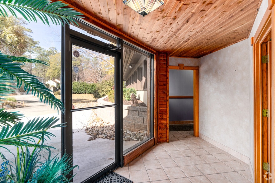 More Photos Of 2 Woodcross Dr, Columbia Medical For Sale