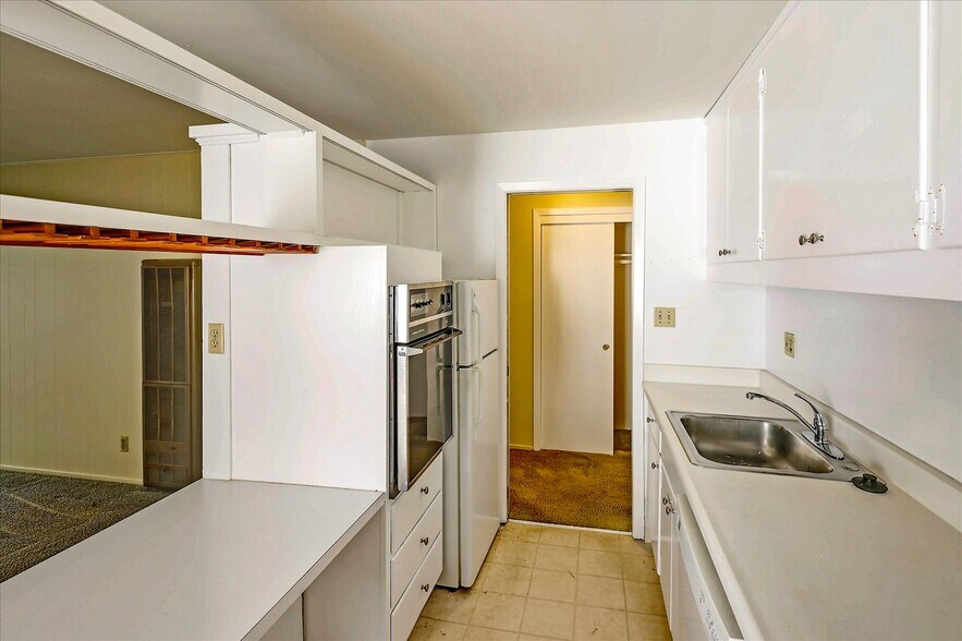 More Photos Of 6 Garden Ct, Belmont Apartments For Sale