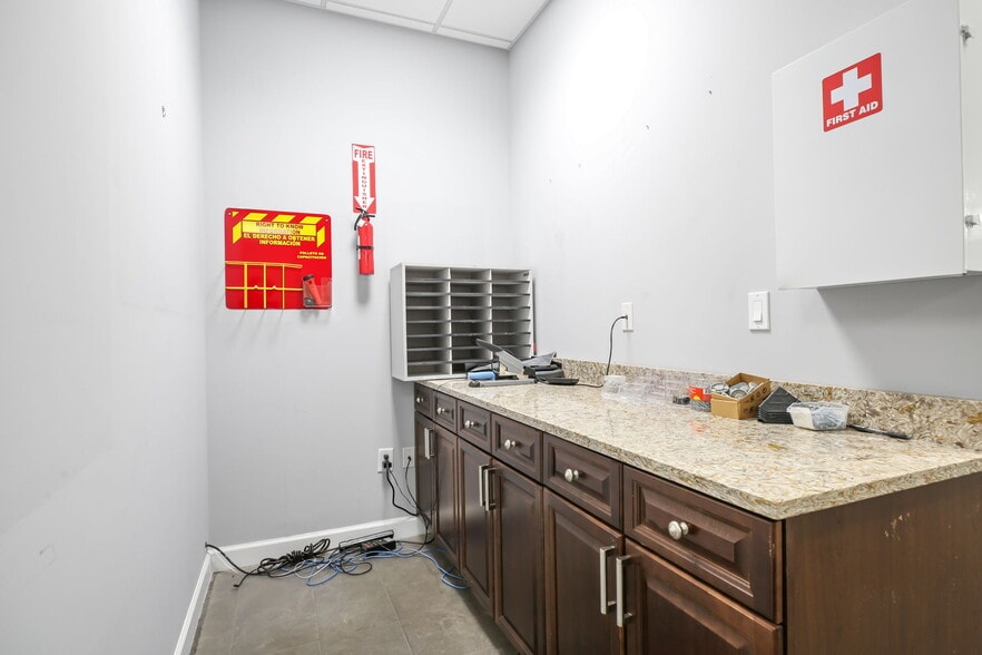 More Photos Of 3619 Richmond Hwy, Stafford Light Distribution For Sale