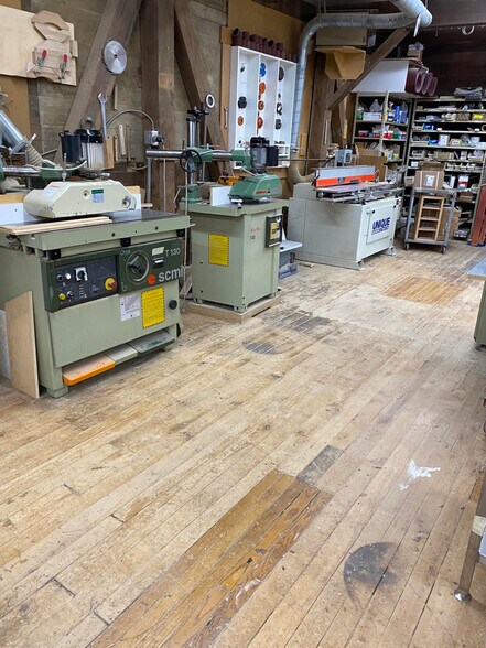 More Photos Of 72 Railroad Ave, Hamlin Freestanding For Sale