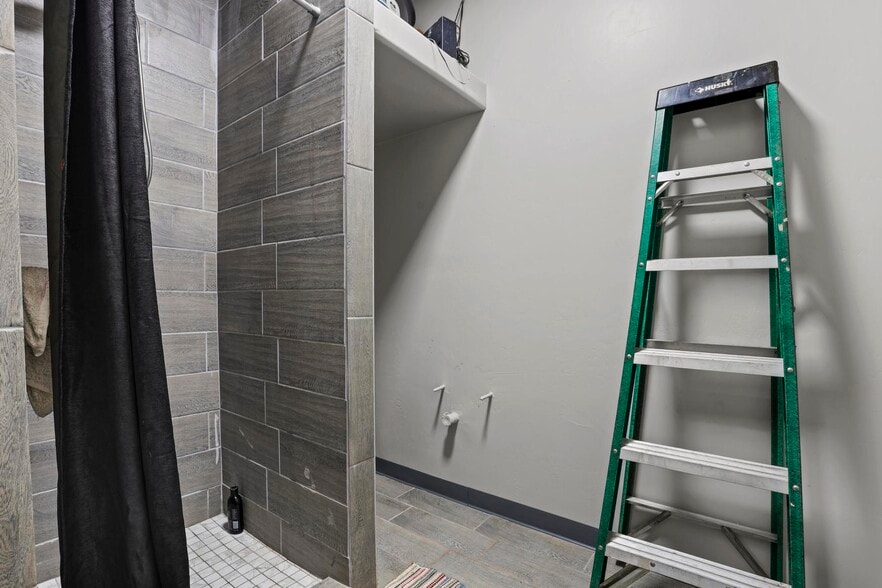 More Photos Of 104 W Phoenix St, Payson Industrial For Sale