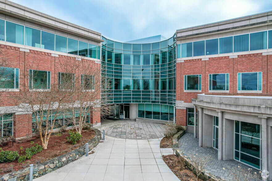 More Photos Of 860 Winter St, Waltham Office For Lease