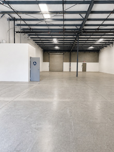 More Photos Of 528 Noble St, Madera Warehouse For Lease