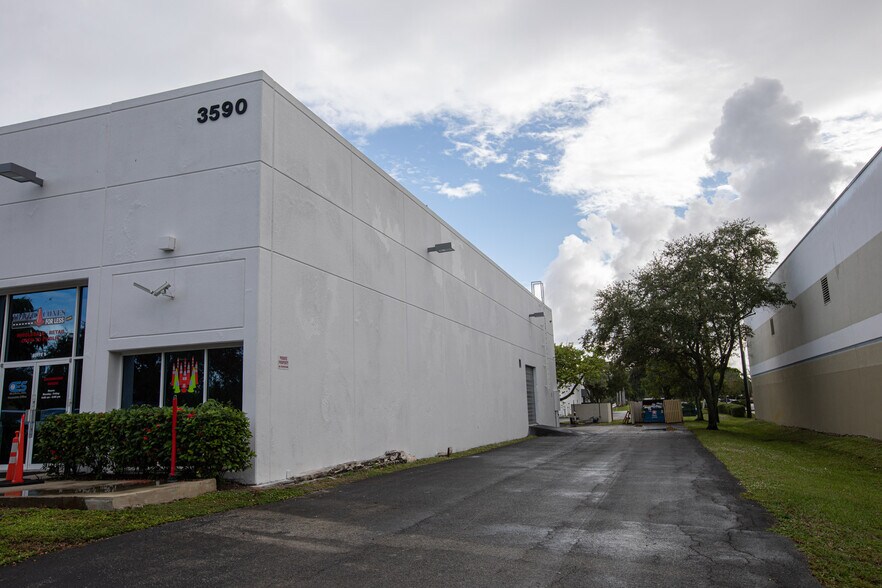 More Photos Of 3555-3569 NW 53rd Ct, Fort Lauderdale Unknown For Lease
